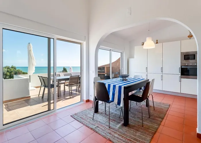 Hébergement de vacances Ocean View 3 Bdr House With Patio By Lovelystay