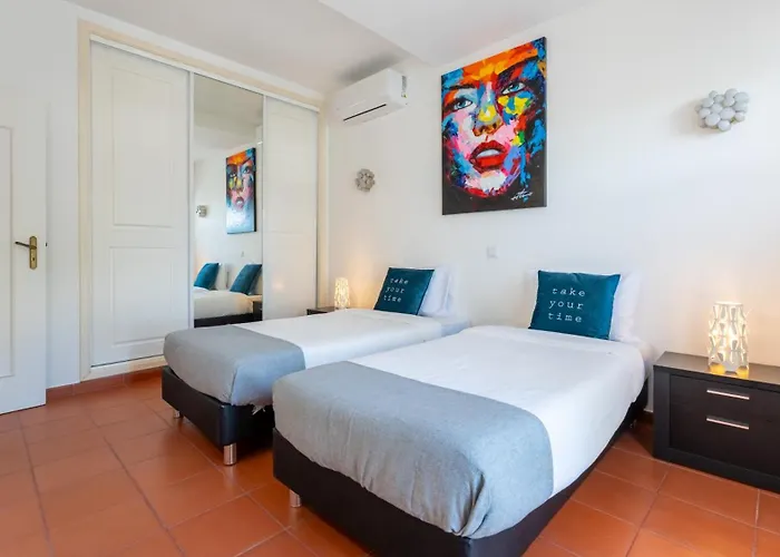 Hébergement de vacances Ocean View 3 Bdr House With Patio By Lovelystay