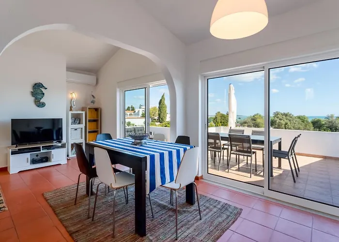 Casa de Férias Ocean View 3 Bdr House With Patio By Lovelystay *