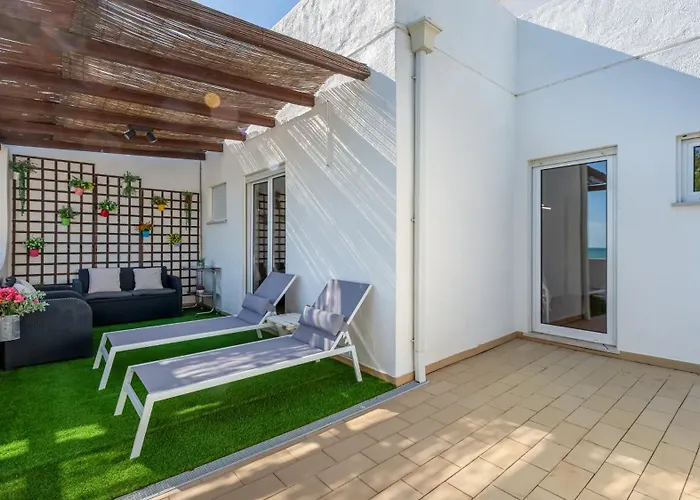Casa de Férias Ocean View 3 Bdr House With Patio By Lovelystay *