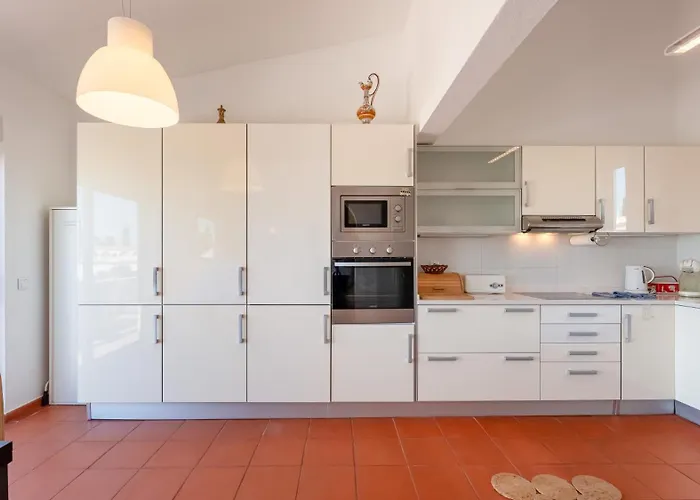 Ocean View 3 Bdr House With Patio By Lovelystay *